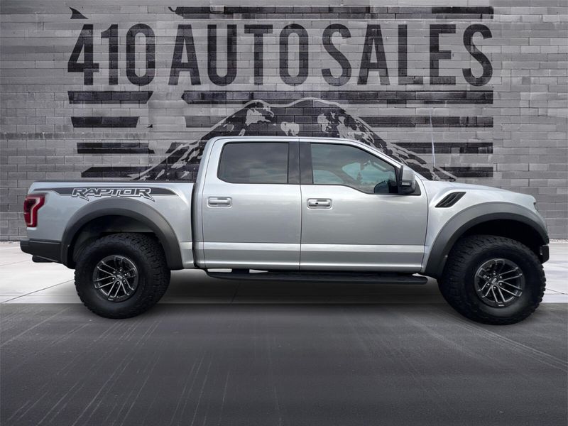 2019 Ford F-150 Raptor SuperCrew Upper Image 2