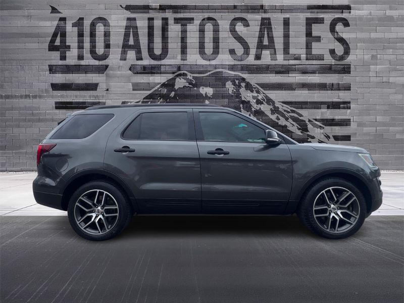 2016 Ford Explorer Sport photo 2