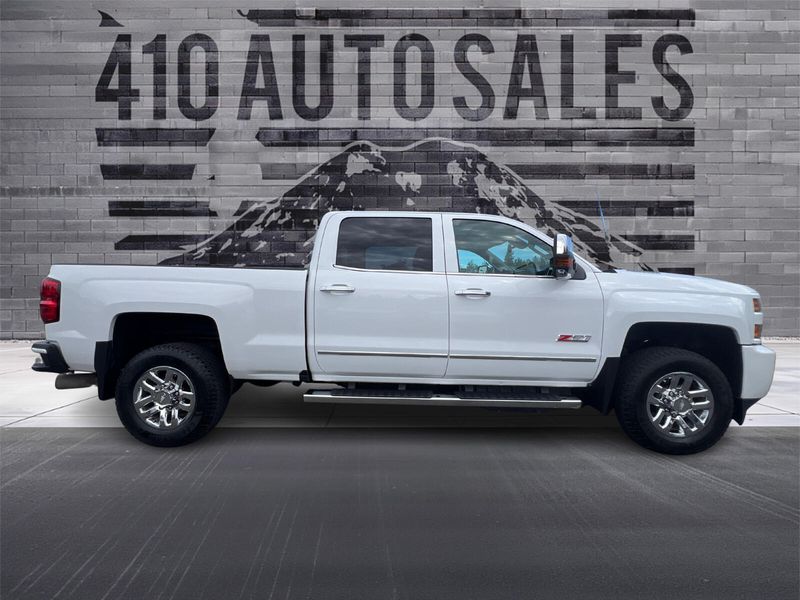 2018 CHEVY 3500 LTZ Upper Image 2
