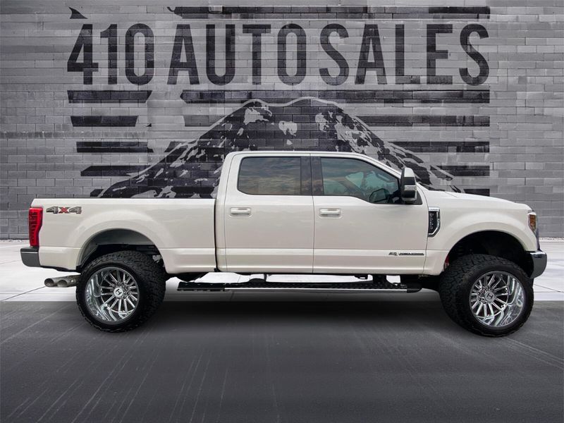 2018 Ford F-250 Super Duty Lariat Crew Cab Upper Image 2
