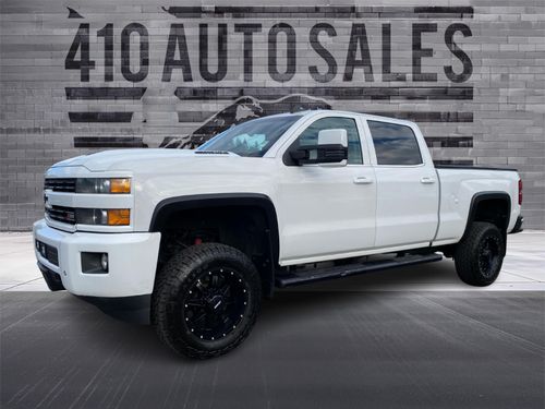 2015 CHEVY 3500 LTZ Lower Image 3