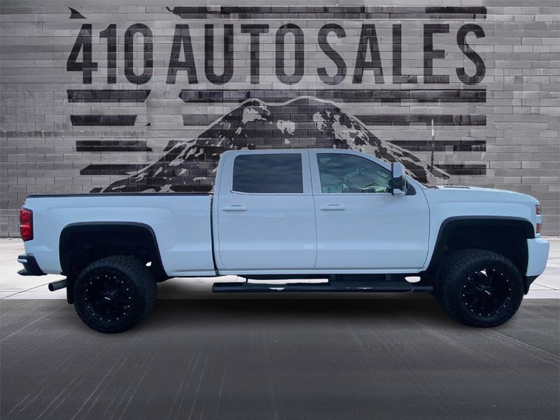 2015 CHEVY 3500 LTZ Upper Image 2