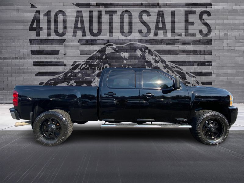 2013 CHEVY 2500 LTZ Upper Image 2