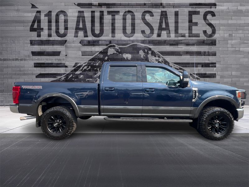 2020 Ford F-250 Super Duty Lariat Crew Cab Upper Image 2