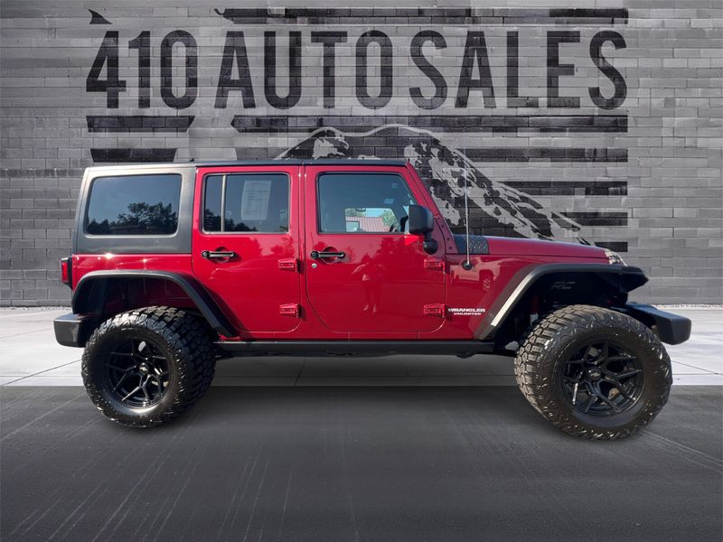 2013 Jeep Wrangler Unlimited Upper Image 2