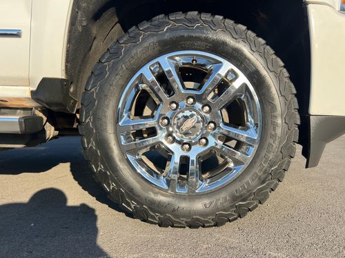 2017 CHEVY 2500HD HIGH COUNTRY Lower Image 3