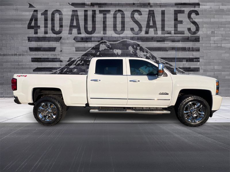 2017 Chevrolet Silverado 2500HD High Country photo 2