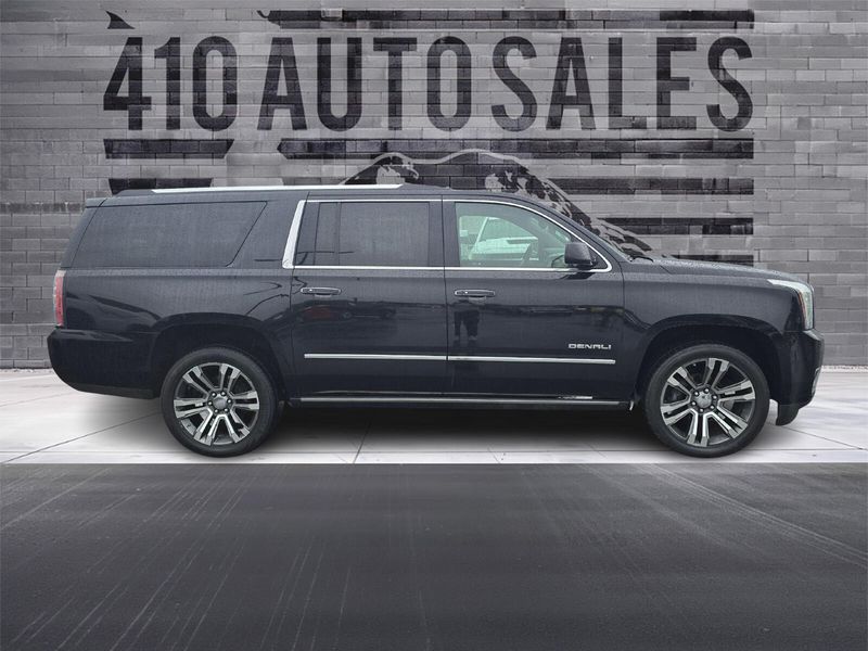2019 GMC Yukon XL Denali Upper Image 2