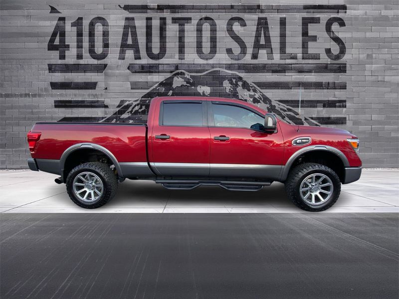2016 Nissan Titan PRO-4X photo 2