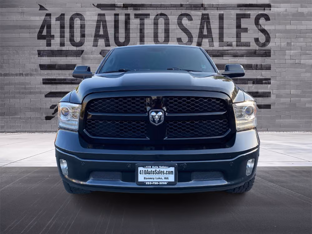 2018 RAM 1500 LARAMIE ECO-DIESEL 4WD Lower Image 3