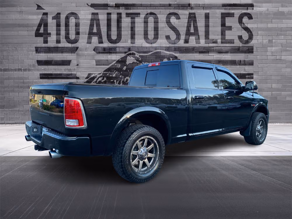 2018 RAM 1500 LARAMIE ECO-DIESEL 4WD Lower Image 1