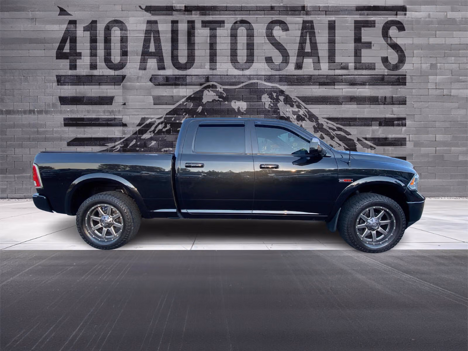 2018 RAM 1500 LARAMIE ECO-DIESEL 4WD Upper Image 2