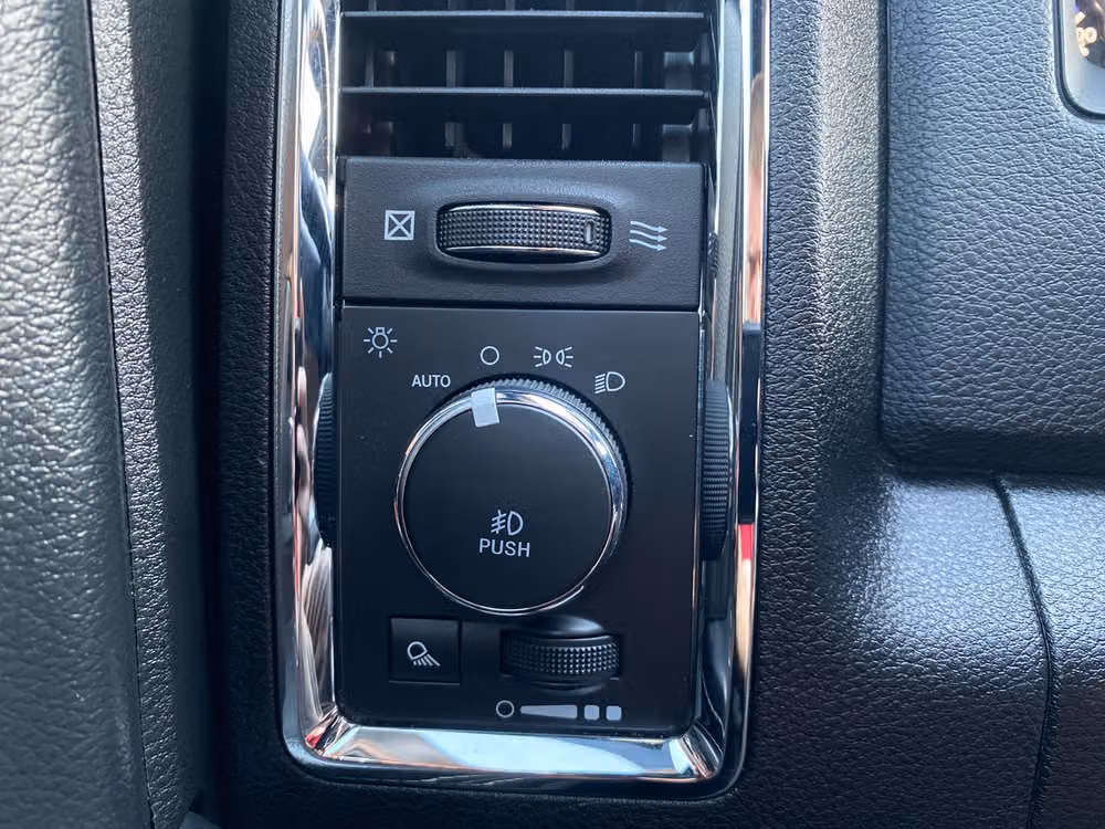 2018 RAM 1500 LARAMIE ECO-DIESEL 4WD Image 22