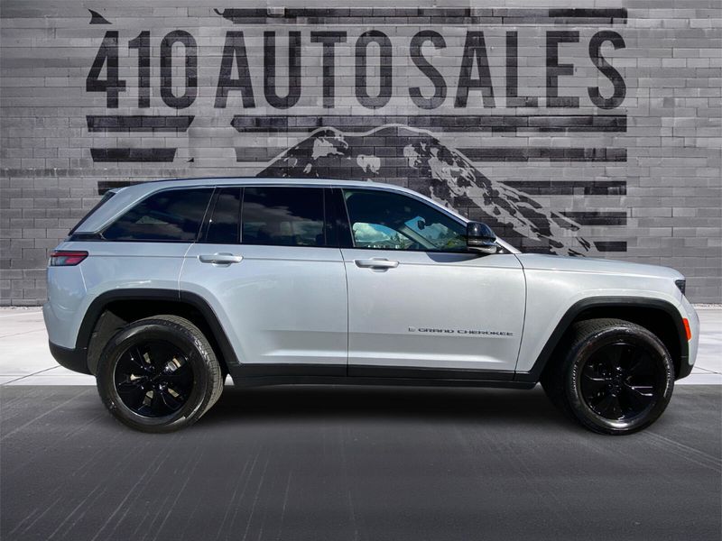 2024 Jeep Cherokee Limited 4xe photo 2