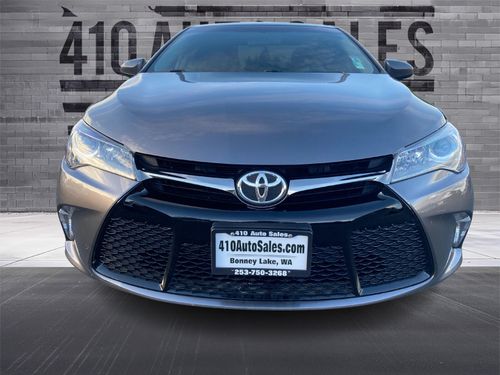 2017 TOYOTA CAMRY SE Lower Image 3