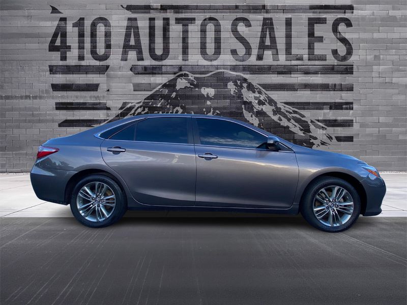 2017 TOYOTA CAMRY SE Upper Image 2