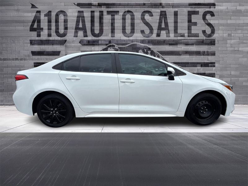 2020 Toyota Corolla LE photo 2