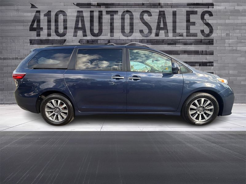 2020 TOYOTA SIENNA XLE 7-PASSENGER Upper Image 2