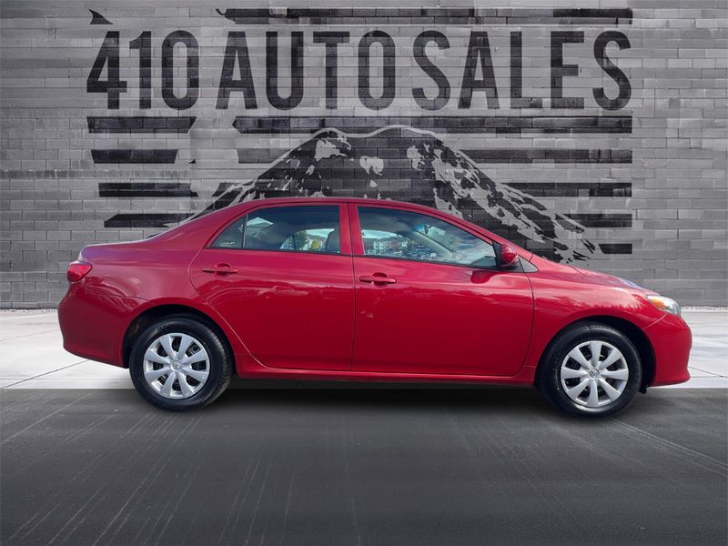 2010 Toyota Corolla LE photo 2