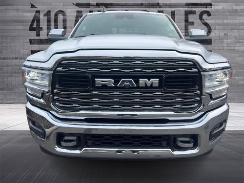 2019 RAM 2500 LIMITED Lower Image 3