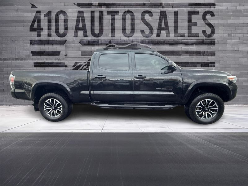 2021 Toyota Tacoma TRD Sport V6 photo 2