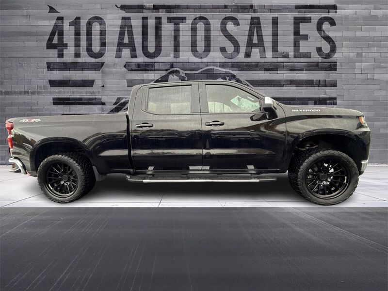 2019 CHEVY 1500 LT Upper Image 2