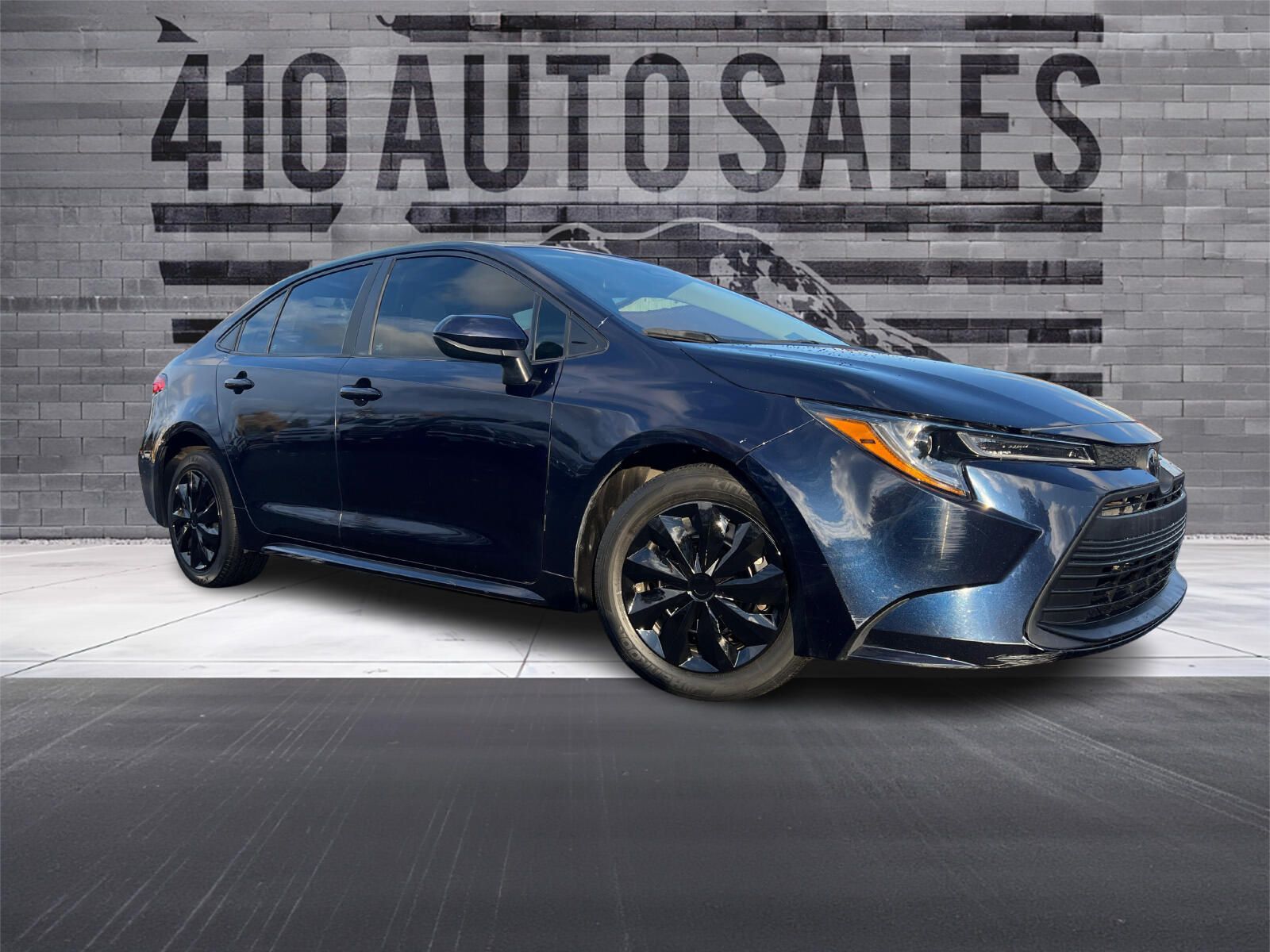 2023 Toyota Corolla LE's photo