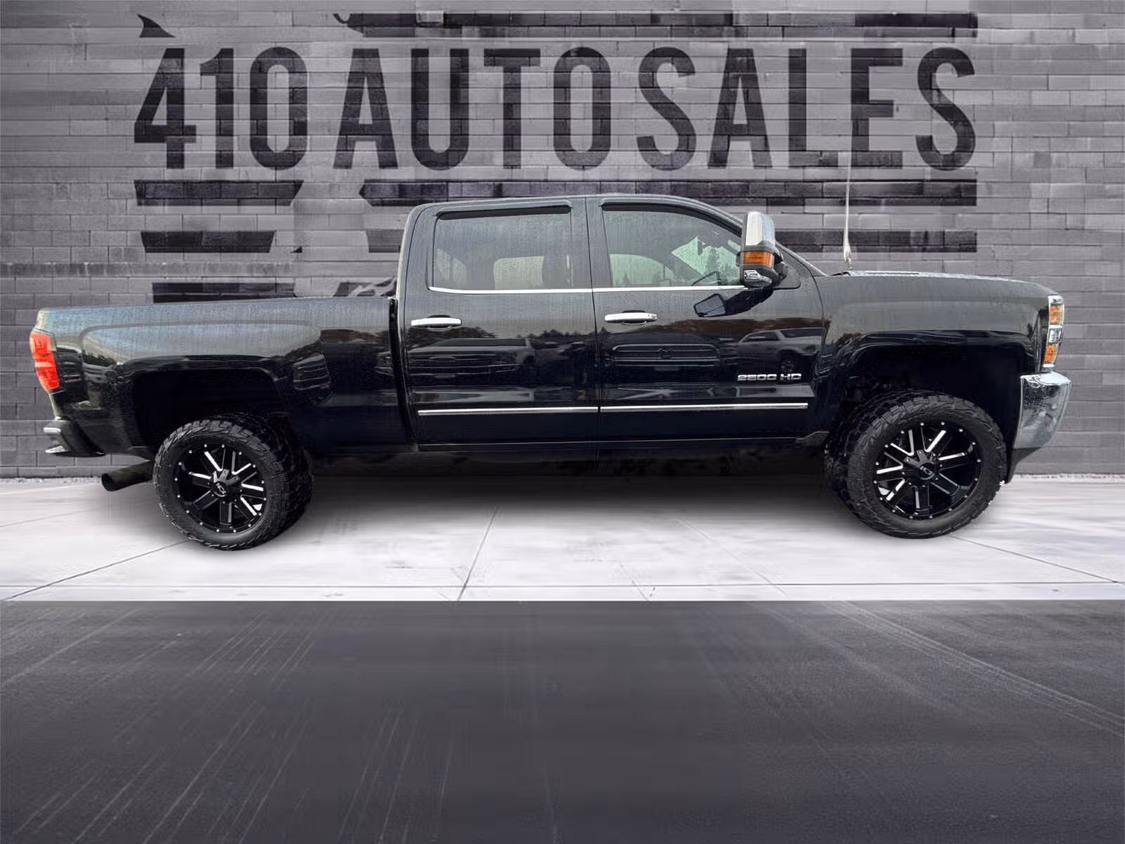 2015 Chevrolet Silverado 2500HD LTZ Upper Image 2