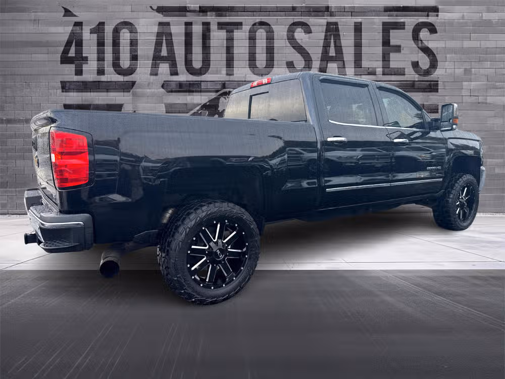 2015 Chevrolet Silverado 2500HD LTZ Image 3
