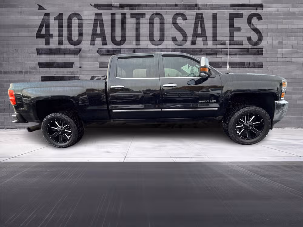 2015 Chevrolet Silverado 2500HD LTZ Image 2