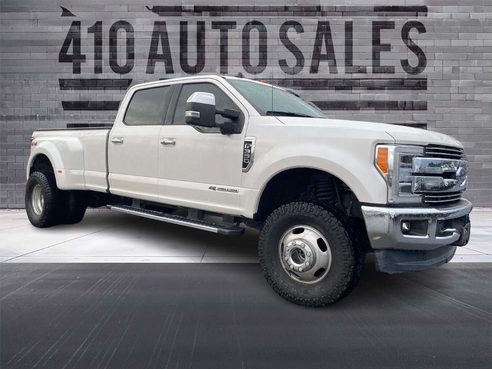 2019 Ford F-350 Super Duty Lariat's photo