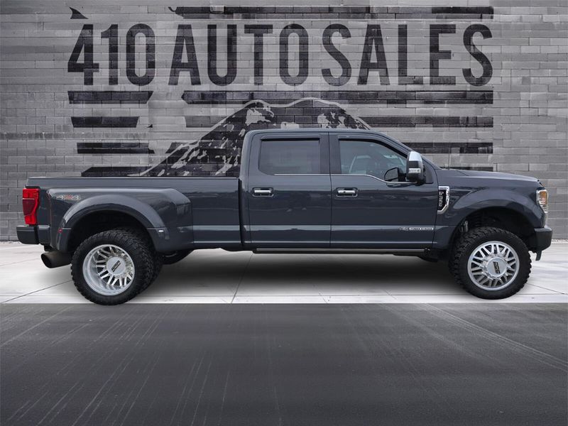 2021 Ford F-350 Platinum photo 2