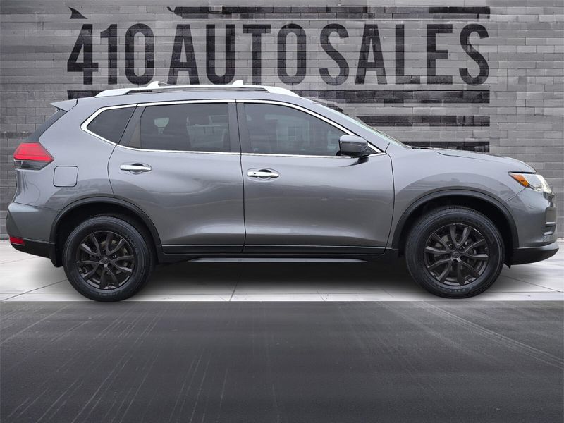 2017 Nissan Rogue SV Upper Image 2