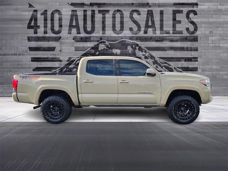 2018 Toyota Tacoma TRD Sport 4WD Upper Image 2