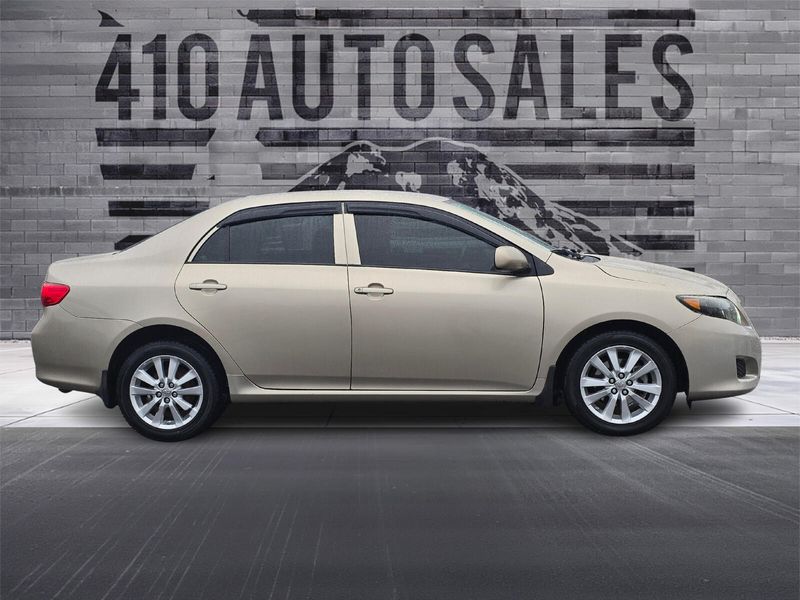 2009 Toyota Corolla LE Upper Image 2