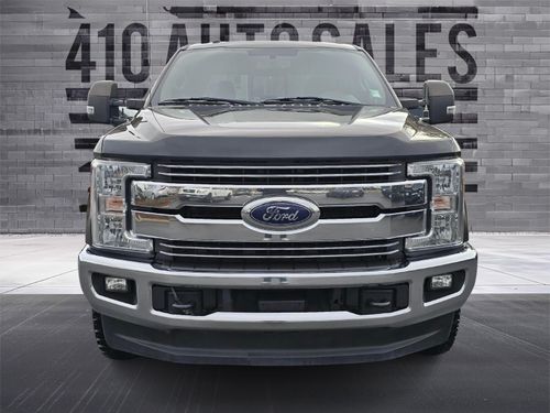 2017 Ford F-350 Super Duty Lariat Lower Image 3