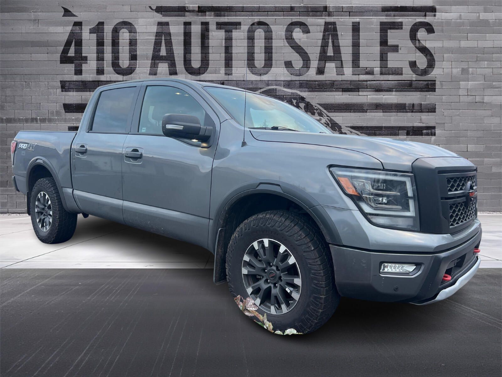 Gray (Gun Metallic) 2021 Nissan Titan PRO-4X Crew Cab 4WD Pickup Truck Four-Wheel Drive Automatic
