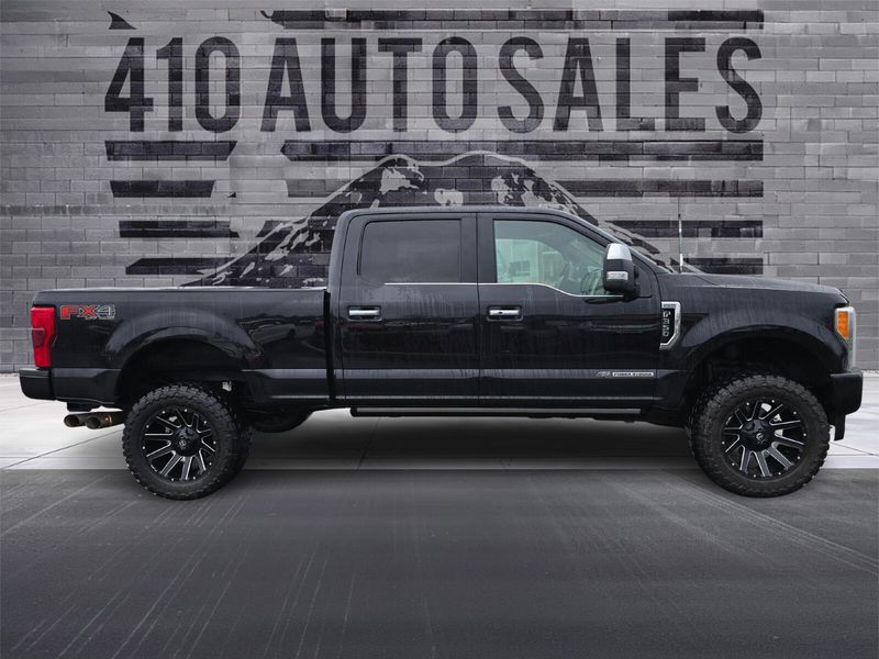 2019 Ford F-350 Super Duty Platinum Crew Cab Upper Image 2