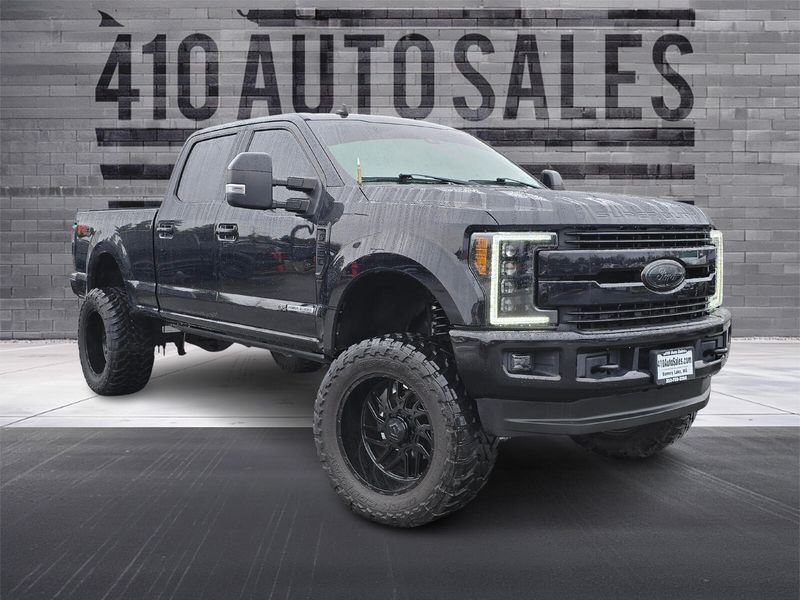 2019 Ford F-350 Super Duty Lariat Upper Image 1