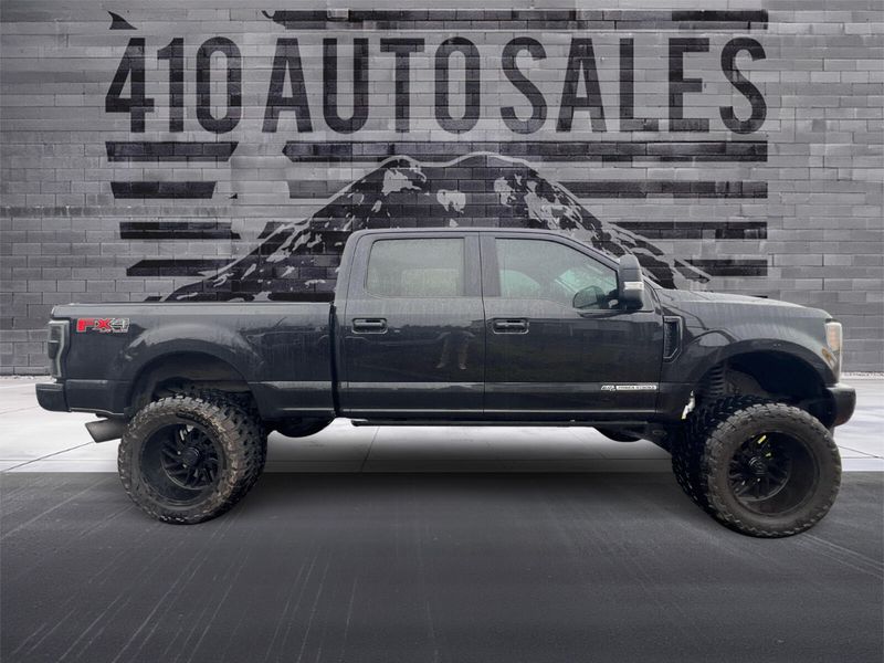 2019 Ford F-350 Super Duty Lariat Crew Cab Upper Image 2