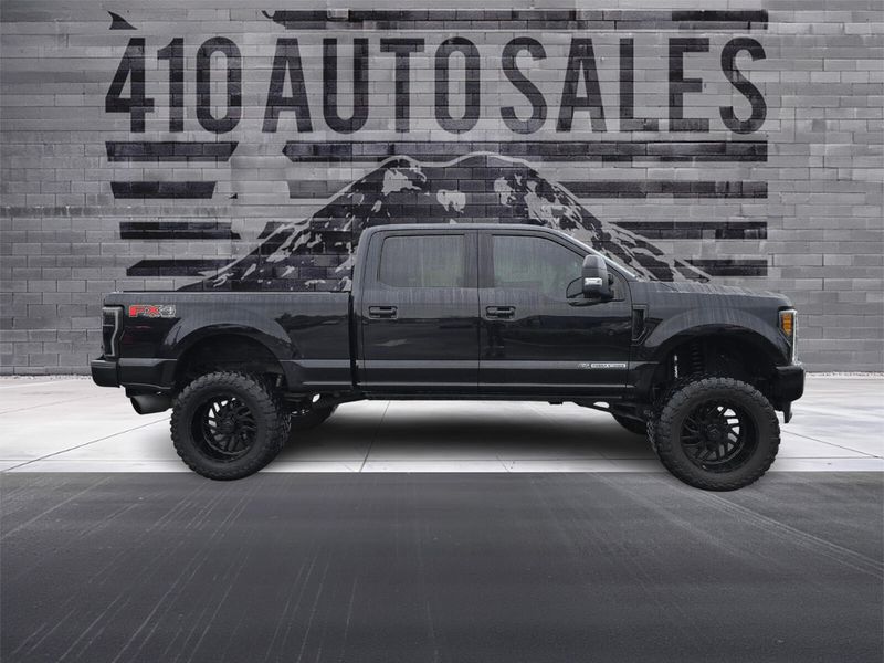 2019 Ford F-350 Super Duty Lariat Upper Image 2