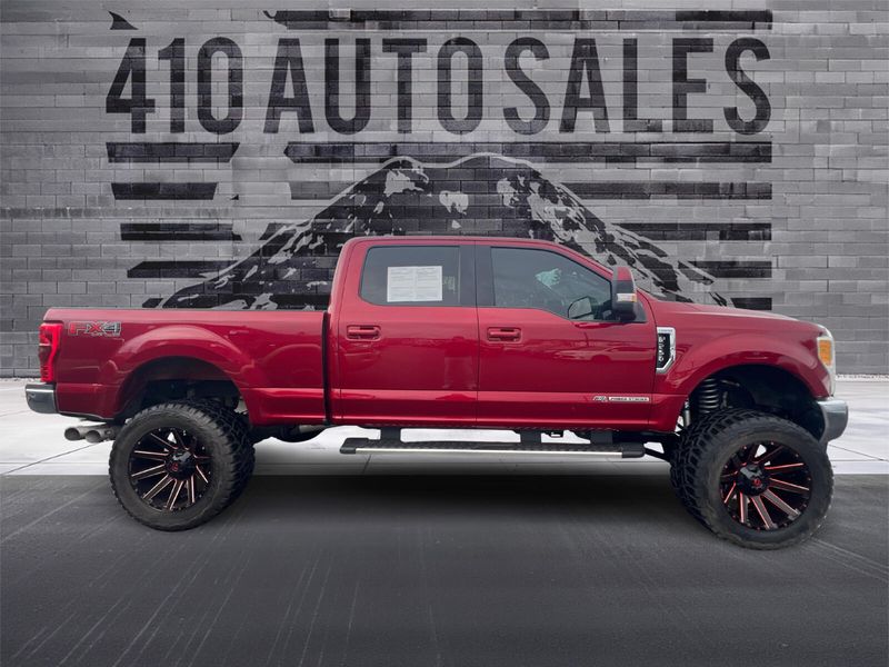 2017 Ford F-250 Super Duty Lariat Upper Image 2