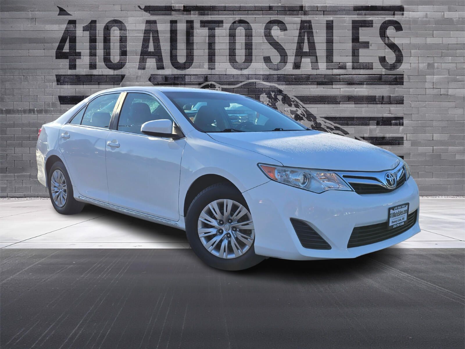 2013 Toyota Camry LE's photo