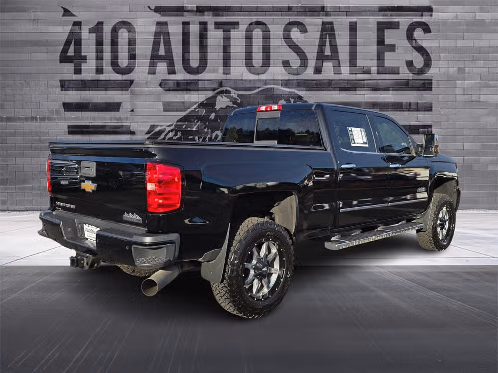 2015 Chevy Silverado 3500HD High Country Image 3