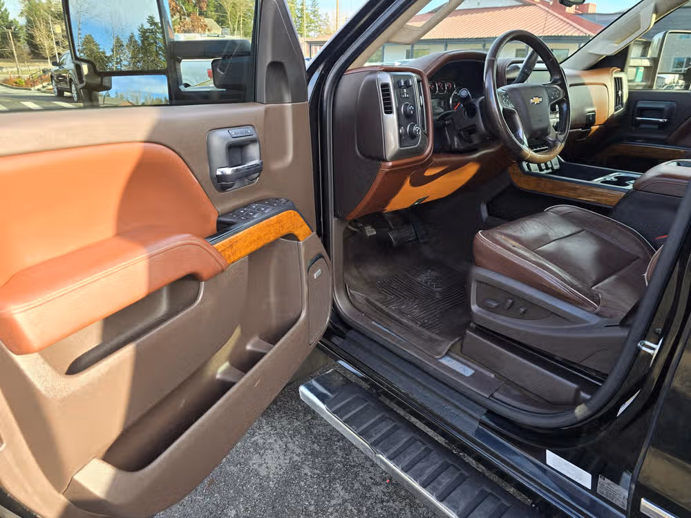 2015 Chevy Silverado 3500HD High Country Image 24
