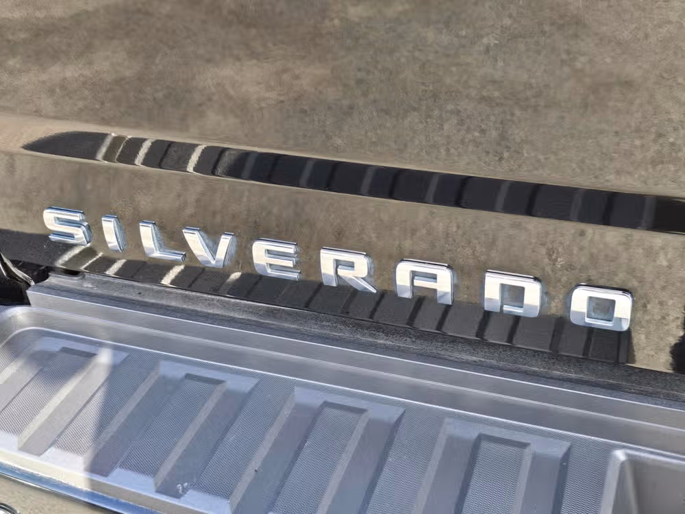 2015 Chevy Silverado 3500HD High Country Image 9