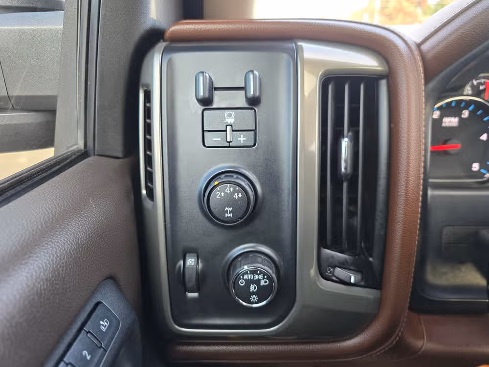 2015 Chevy Silverado 3500HD High Country Image 23