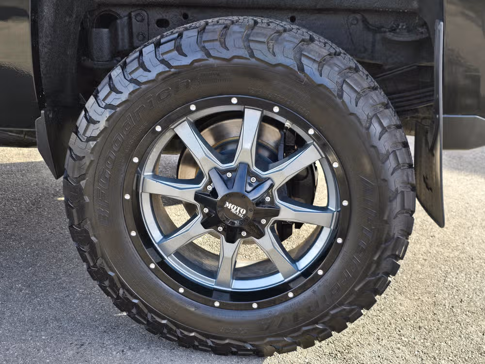 2015 Chevy Silverado 3500HD High Country Image 12
